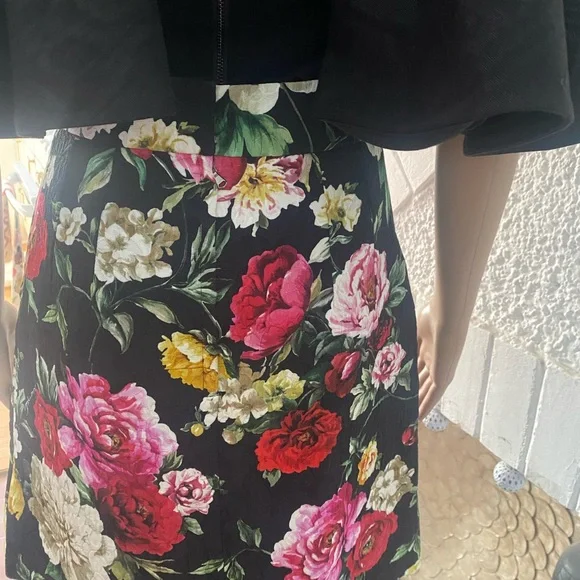 Dolce & Gabbana Black Floral Skirt. - Picture 9 of 9